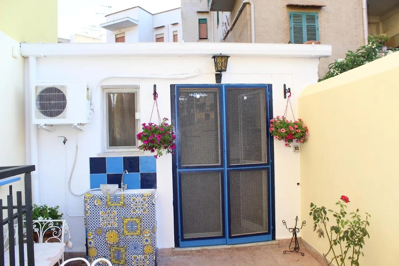 דירות פלרמו Dolce Casa 0*,  איטליה